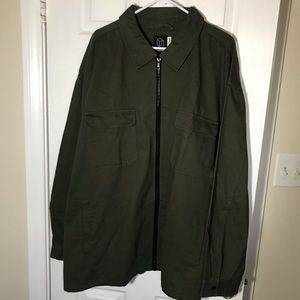 NWT MEN’S JACKET PLUS LONG SLEEVES ZIPPER FRONT.